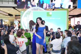 'หลิง-ออม' แท็กทีมจุดพลังแฟนด้อมกลางเซ็นทรัลเวิลด์ ในงาน "DO DAY DREAM: Innovate for a Better Future"