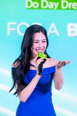'หลิง-ออม' แท็กทีมจุดพลังแฟนด้อมกลางเซ็นทรัลเวิลด์ ในงาน "DO DAY DREAM: Innovate for a Better Future"