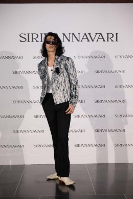 แฟชั่นและศิลปะที่ผสมผสานกันอย่างลงตัวในคอลเลคชั่นล่าสุด SIRIVANNAVARI Autumn/Winter 2024-2025 เปิดฤดูกาลใหม่กับแฟชั่นโชว์  ณ ศิลป์แห่งชาติ กระทรวงวัฒนธรรม ท่ามกลางเหล่าเซเลบชื่อดังนั่งฟรอนต์โรว์กันอย่างคึกคัก