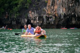 "นาย ณภัทร" ชวนฮีลกาย ฮีลใจ พาล่องเรือ "เชื่อมคุณ...สู่ความผ่อนคลายบนพื้นที่สีฟ้า" ผ่านแคมเปญใหม่ของน้ำดื่มคริสตัล ที่ภูเก็ต