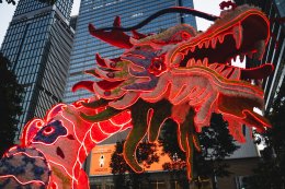 วัน แบงค็อก เฉลิมฉลองตรุษจีน 2569 กับงาน "One Dynasty: The Era of Blessings" สานต่อตำนานโชคลาภและความสมดุลรับปีม้าไฟ