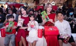 แฟนคลับกรี๊ด 'เจ๊เกล' เปิดตัวมาดใหม่ พร้อมแม่ชมพู่ อารยา เป็น 'เถ้าแก่เกล' ในงาน "เถ้าแก่น้อย x เถ้าแก่เกล Snack Party"