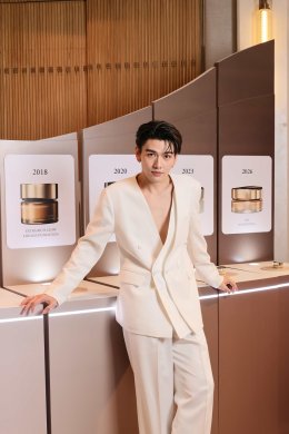 ไมค์ ชินรัฐ - มีมี่ เหมือนฝัน อวดผิวฉ่ำโกลว์ เผยเสน่ห์งานผิวที่เปล่งประกาย ในงานเปิดตัว "SUQQU THE FOUNDATION e" ครีมรองพื้นระดับไอคอน