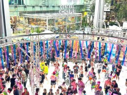 สงกรานต์เซ็นทรัล ทั่วไทย คนแน่น! มันส์สุดเหวี่ยง คนไทย-ต่างชาตินับล้าน แห่เล่นน้ำคึกคักตลอดวัน ยืนหนึ่งแลนด์มาร์กเฟสติวัลตัวจริงทุกเทศกาล