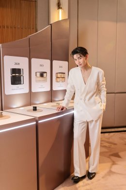 ไมค์ ชินรัฐ - มีมี่ เหมือนฝัน อวดผิวฉ่ำโกลว์ เผยเสน่ห์งานผิวที่เปล่งประกาย ในงานเปิดตัว "SUQQU THE FOUNDATION e" ครีมรองพื้นระดับไอคอน