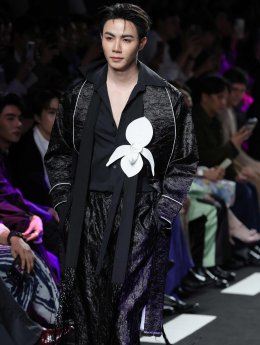 เปิดม่านรันเวย์แห่งปี! 'ชมพู่-พลอย-แอลลี่-น้ำปิง-โทมัส-ก้อง' นำทัพคนดังประชันลุคสุดปัง ในงาน ELLE Fashion Week 2026 at ICONSIAM  แฟชั่นโชว์ริมเจ้าพระยา 