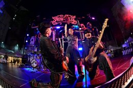 "Snow Ville 2025 presented by mMilk"  อบอวลด้วยเสียงเพลงและความสุขส่งท้ายปี!! ศิลปินฮอตโชว์ร้อง-เต้นจัดเต็ม!! แฟนเพลงนับพันแห่เชียร์แน่น SW1 MARKET