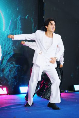 'บี้-กุ๊บกิ๊บ' ควงลูกสาว 'เป่าเปา-เป่าเป้ย์' รับรางวัล "ครอบครัวสร้างสุข" ในงาน FAM FESTIVAL 2026 ตอกย้ำภาพลักษณ์ครอบครัวตัวอย่างสุดอบอุ่น