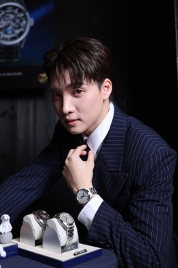 มีน-พีรวิชญ์ หล่อทะลุจักรวาล! ร่วมฉลองเปิด ORIENT STAR คอนเซปต์บูติคแห่งแรกของโลก พร้อมเผยโฉมนาฬิการุ่น "Land of Smile" สุดเอ็กซ์คลูซีฟ