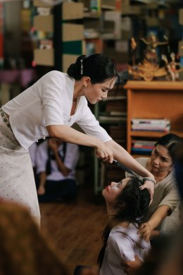 "ข่มขลัง" EP.2 ครองกระแสเทรนด์ X อันดับ 1 ไทยยาวกว่า 15 ชม. - พุ่งอันดับ 4 โลก 'ปุยนุ่น' ปล่อยของบท 'หมวดภีม' ถูกผีนางรำเข้าสิง ตีบทแตก! 'บิ๊นท์' สวยขลังสมบท 'แม่ครูบุหลัน' ปราบผีอยู่หมัดก่อนปราบหัวใจต่อ