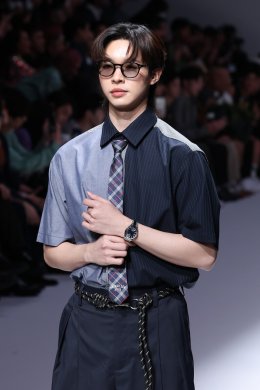 หล่อสะกดทุกสายตา! 'อเล็กซ์-อเล็กซานเดอร์' สมาชิกวง DICE นำทีมเฉิดฉายบนรันเวย์ PAINKILLER Atelier Presented by CITIZEN ในงาน BIFW 2025