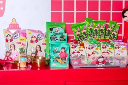 แฟนคลับกรี๊ด 'เจ๊เกล' เปิดตัวมาดใหม่ พร้อมแม่ชมพู่ อารยา เป็น 'เถ้าแก่เกล' ในงาน "เถ้าแก่น้อย x เถ้าแก่เกล Snack Party"