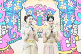 "หลิง-ออม" สวยสะกดงดงามเลอค่า สวมเครื่องเพชร-ทองโบราณงามสง่า ปรากฏโฉมเป็นนางสงกรานต์รากษสเทวี นำขบวนแห่สุดวิจิตรริมเจ้าพระยา ในมหาปรากฏการณ์ "ICONSIAM THAICONIC SONGKRAN 2026"