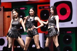 จักรวาลสะเทือนฮอลล์! "COSMOS Glitter From Star Concert" ระเบิดพลัง 11 สาว COSMOS สุดปัง! น้ำตา-เสียงกรี๊ด-โปรดักชันจัดเต็ม สนั่น Phenix Grand Ballroom