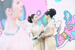 "หลิง-ออม" สวยสะกดงดงามเลอค่า สวมเครื่องเพชร-ทองโบราณงามสง่า ปรากฏโฉมเป็นนางสงกรานต์รากษสเทวี นำขบวนแห่สุดวิจิตรริมเจ้าพระยา ในมหาปรากฏการณ์ "ICONSIAM THAICONIC SONGKRAN 2026"