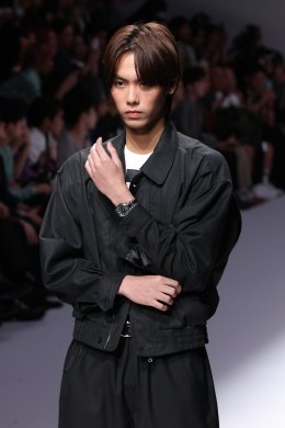 หล่อสะกดทุกสายตา! 'อเล็กซ์-อเล็กซานเดอร์' สมาชิกวง DICE นำทีมเฉิดฉายบนรันเวย์ PAINKILLER Atelier Presented by CITIZEN ในงาน BIFW 2025