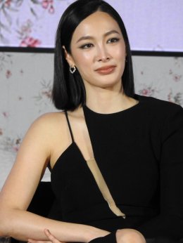 Netflix เปิดรั้วบ้านจารึกอนันต์ พาแกะรอยมิติใหม่แห่งความลึกลับกับคดีสุดพิศวง ในงานแถลงข่าวเปิดตัวซีรีส์ อย่ากลับบ้าน (Don't Come Home) ก่อนไขปริศนาหาคำตอบพร้อมกัน 31 ตุลาคมนี้ ที่ Netflix เท่านั้น!