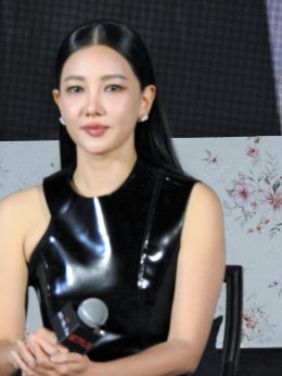 Netflix เปิดรั้วบ้านจารึกอนันต์ พาแกะรอยมิติใหม่แห่งความลึกลับกับคดีสุดพิศวง ในงานแถลงข่าวเปิดตัวซีรีส์ อย่ากลับบ้าน (Don't Come Home) ก่อนไขปริศนาหาคำตอบพร้อมกัน 31 ตุลาคมนี้ ที่ Netflix เท่านั้น!