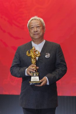 คนบันเทิง สุดคึกคัก!!! เข้ารับรางวัลงานประทานรางวัลวิทยุโทรทัศน์แห่งชาติ ครั้งที่ ๑๓ "หมอเน๋ง-ญดา" นำทีมรับรางวัลนักแสดงนำชายหญิงยอดเยี่ยม รางวัล "พิฆเนศวร" ประจำปี ๒๕๖๘