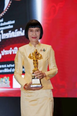 คนบันเทิง สุดคึกคัก!!! เข้ารับรางวัลงานประทานรางวัลวิทยุโทรทัศน์แห่งชาติ ครั้งที่ ๑๓ "หมอเน๋ง-ญดา" นำทีมรับรางวัลนักแสดงนำชายหญิงยอดเยี่ยม รางวัล "พิฆเนศวร" ประจำปี ๒๕๖๘