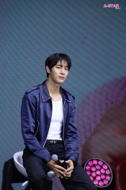 เหยินไปหมดแล้ว! 'ชู ยองอู' ชมแฟนไทยสุดเฟรนด์ลี่ เอเนอร์จีไม่มีอ่อม ทำฮ็อบหนักมาก ในงานแถลงช่าว "2025 CHOO YOUNG WOO ASIA FANMEETING TOUR [Who (is) Choo?] in BANGKOK"