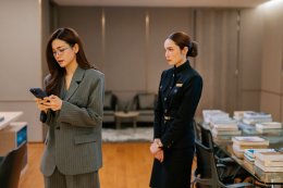 'อิงฟ้า - ชาล็อต' ดัน "นทีร้อยเล่ห์" ฮิตติดเทรนด์ทั่วโลก! EP.2 วุ่นสนั่น ข่าวลือบอสเล็กพนักงานใหม่กุ๊กกิ๊กสะพัดทั่วโรงแรม