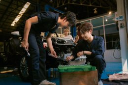  Woody World ขยายอาณาจักร ส่ง 'บี๊-กัญญลักษณ์' นั่งแท่น CEO นำทัพค่ายน้องใหม่ 'D.O.T. HOUSE' ชูวิสัยทัศน์ปั้นศิลปินด้วยพลังงานบวก ประเดิม Pilot ซีรีส์ BL โรแมนติกคอมมาดี้-สืบสวน 'Oops! Mysterious Sounds'