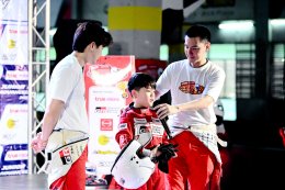 โตโยต้า คาร์ท แอดวานซ์ เทรนนิ่ง ปี2026 ปั้นเยาวชนนักขับโกคาร์ทรุ่นใหม่ ภูวริช วงษ์สืบ วัย 11 ขวบ ทำเวลาดีที่สุดของปีนี้ ปังปอนด์ อัครวุฒิ และ เจมส์ ภูริพรรธน์ ร่วมสร้างแรงบรรดาลใจให้กับน้องๆ