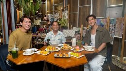 'เต้ย พงศกร' ชวน 'หมอก้อง สรวิชญ์' ตะลุยเมืองตรัง นั่งตุ๊กตุ๊กชมย่านตึกเก่า บุกอาณาจักร "ผ้าทอนาหมื่นศรี" มรดกภูมิปัญญา 200 ปี ใน "หอมแผ่นดินฯ"