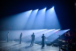iKON รวมตัว 'ไอคอนิกชาวไทย' ระเบิดความมันต้อนรับการกลับมาอย่างสุดเหวี่ยงใน "iKON FOUREVER WORLD TOUR IN THAILAND"