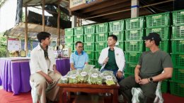 "เต้ย พงศกร" ชวน "ปั้นจั่น ปรมะ" สัมผัสไอหมอกผาซ่อนแก้ว ชมศูนย์เรียนรู้ปุ๋ยมูลไส้เดือน และ นวัตกรรม "เกษตรติดแกลม" ใน "หอมแผ่นดิน กลิ่นไอเกษตร"