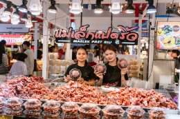 ฉลองเทศกาลวันแม่ "ลิ้นติดโปรแฟร์ พาแม่มาชีทเดย์" ก้อง - ท็อป ชวน คุณแม่ลูก 2 รถเมล์ คะนึงนิจ พร้อม 'น้องคิด' - 'น้องนิจ' ร่วมเติมเต็มความสุข อิ่มอร่อย กับช่วงเวลาดีๆ กว่า 1,000 เมนู