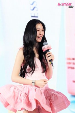 'หลิงหลิง คอง' อวดผิวสวยออร่าท้าแดด เสิร์ฟ Body Sunscreen ฉลอง 2 ปี แบรนด์แอมบาสเดอร์ HER HYNESS