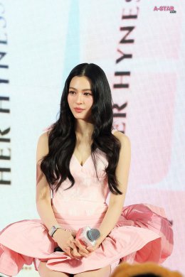 'หลิงหลิง คอง' อวดผิวสวยออร่าท้าแดด เสิร์ฟ Body Sunscreen ฉลอง 2 ปี แบรนด์แอมบาสเดอร์ HER HYNESS
