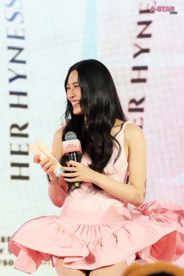 'หลิงหลิง คอง' อวดผิวสวยออร่าท้าแดด เสิร์ฟ Body Sunscreen ฉลอง 2 ปี แบรนด์แอมบาสเดอร์ HER HYNESS