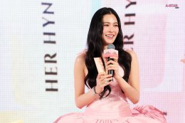 'หลิงหลิง คอง' อวดผิวสวยออร่าท้าแดด เสิร์ฟ Body Sunscreen ฉลอง 2 ปี แบรนด์แอมบาสเดอร์ HER HYNESS