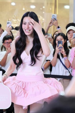 'หลิงหลิง คอง' อวดผิวสวยออร่าท้าแดด เสิร์ฟ Body Sunscreen ฉลอง 2 ปี แบรนด์แอมบาสเดอร์ HER HYNESS