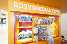 ครั้งแรกของโลก ไอคอนสยาม จับมือ ROSYDOEDIANTOYS เปิด "Stay Romantic Pop Up" ตั้งแต่วันนี้ - 17 พฤษภาคม 2569 ณ เจริญนคร ฮอลล์ ชั้น M ไอคอนสยาม