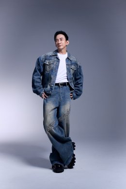 'บี พีระพัฒน์' จัดใหญ่คอนเสิร์ตเดี่ยวครั้งสำคัญ "BE & BEYOND : BE PEERAPAT LIVE CONCERT" ขนเพลงฮิตตลอด20ปีเรียบเรียงใหม่ คว้า 'บอย โกสิยพงษ์-The TOYS-Hers' ร่วมสร้างเคมีดนตรีสุดพิเศษ 14 พ.ย.69 ณ BCC HALL เซ็นทรัล ลาดพร้าว