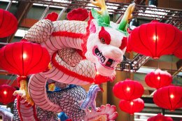 วัน แบงค็อก เฉลิมฉลองตรุษจีน 2569 กับงาน "One Dynasty: The Era of Blessings" สานต่อตำนานโชคลาภและความสมดุลรับปีม้าไฟ