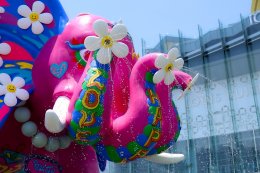 "หลิง-ออม" สวยสะกดงดงามเลอค่า สวมเครื่องเพชร-ทองโบราณงามสง่า ปรากฏโฉมเป็นนางสงกรานต์รากษสเทวี นำขบวนแห่สุดวิจิตรริมเจ้าพระยา ในมหาปรากฏการณ์ "ICONSIAM THAICONIC SONGKRAN 2026"