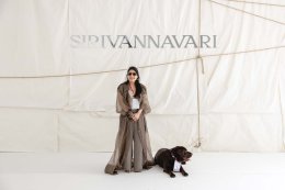 แฟชั่นและศิลปะที่ผสมผสานกันอย่างลงตัวในคอลเลคชั่นล่าสุด SIRIVANNAVARI Autumn/Winter 2024-2025 เปิดฤดูกาลใหม่กับแฟชั่นโชว์  ณ ศิลป์แห่งชาติ กระทรวงวัฒนธรรม ท่ามกลางเหล่าเซเลบชื่อดังนั่งฟรอนต์โรว์กันอย่างคึกคัก