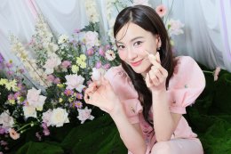 "ออม-สุชาร์" นางเอกสาว ขึ้นแท่นผู้บริหาร ปั้นแบรนด์เครื่องสำอาง "Fleen Beauty" เมคอัพXสกินแคร์ อัปสวยตั้งแต่ขั้นตอนแรก!