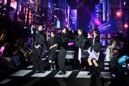 เปิดม่านรันเวย์แห่งปี! 'ชมพู่-พลอย-แอลลี่-น้ำปิง-โทมัส-ก้อง' นำทัพคนดังประชันลุคสุดปัง ในงาน ELLE Fashion Week 2026 at ICONSIAM  แฟชั่นโชว์ริมเจ้าพระยา 
