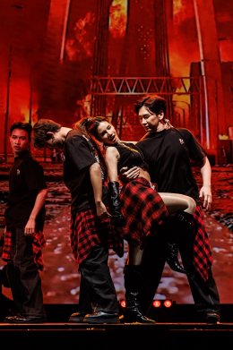 จักรวาลสะเทือนฮอลล์! "COSMOS Glitter From Star Concert" ระเบิดพลัง 11 สาว COSMOS สุดปัง! น้ำตา-เสียงกรี๊ด-โปรดักชันจัดเต็ม สนั่น Phenix Grand Ballroom