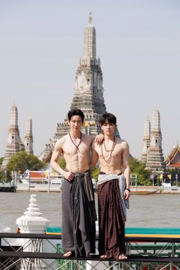 จะเกิดอะไรขึ้น  ถ้า 'พ่อเดช' พบรักกับผู้ชายด้วยกัน? "เซนจูรี่ ยูยูฯ" สุดปัง บวงสรวงเปิดตัว ซีรีส์พหุจักรวาล "บุพเพสันนิวาส" โซเชี่ยลสนั่นทันที 'ออกัส-เล้ง' สวมบท 'พ่อเดช-พ่อแก้ว' รับปฐมบทแห่งจักรวาลใหม่