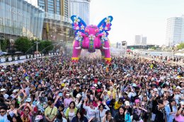 นักท่องเที่ยว ไทย-ต่างชาติ แห่เล่นน้ำสงกรานต์ไอคอนสยามเนืองแน่น DEXX - JAZZ SPKK - ATLAS บุกสาดความมันส์ ในงาน "ICONSIAM THAICONIC SONGKRAN 2026"