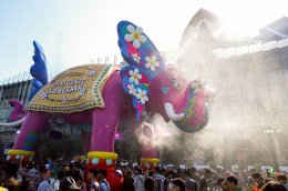 ปิดฉากอลังการ! ICONSIAM THAICONIC SONGKRAN 2026 'ต้าห์อู๋-ออฟโรด' เคมีชวนจิ้นพุ่ง 'KT KRATAE' ปลุก Bangkok City แดนซ์สนั่นเจ้าพระยา ฉ่ำสุดหยุดโลก!