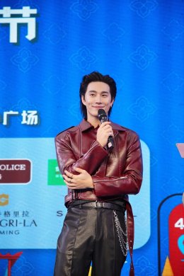 คุนหมิงแตก! 'บี้ ธรรศภาคย์' โชว์สกิลศิลปินตัวท็อป ร้องเต้นสุดปัง บุกเทศกาลไทยครั้งที่ 16 แฟนคลับจีนแห่ต้อนรับสนั่นห้าง