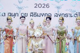"หลิง-ออม" สวยสะกดงดงามเลอค่า สวมเครื่องเพชร-ทองโบราณงามสง่า ปรากฏโฉมเป็นนางสงกรานต์รากษสเทวี นำขบวนแห่สุดวิจิตรริมเจ้าพระยา ในมหาปรากฏการณ์ "ICONSIAM THAICONIC SONGKRAN 2026"